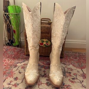NEW! Never worn. Cream leather Cowboy boots with white stitching and pearls
